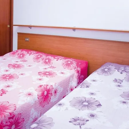 Ferienwohnung Fuer 3 Personen Ca 30 Qm In Bibione, Adriakueste Italien Und Umgebung アパート ビビオーネ